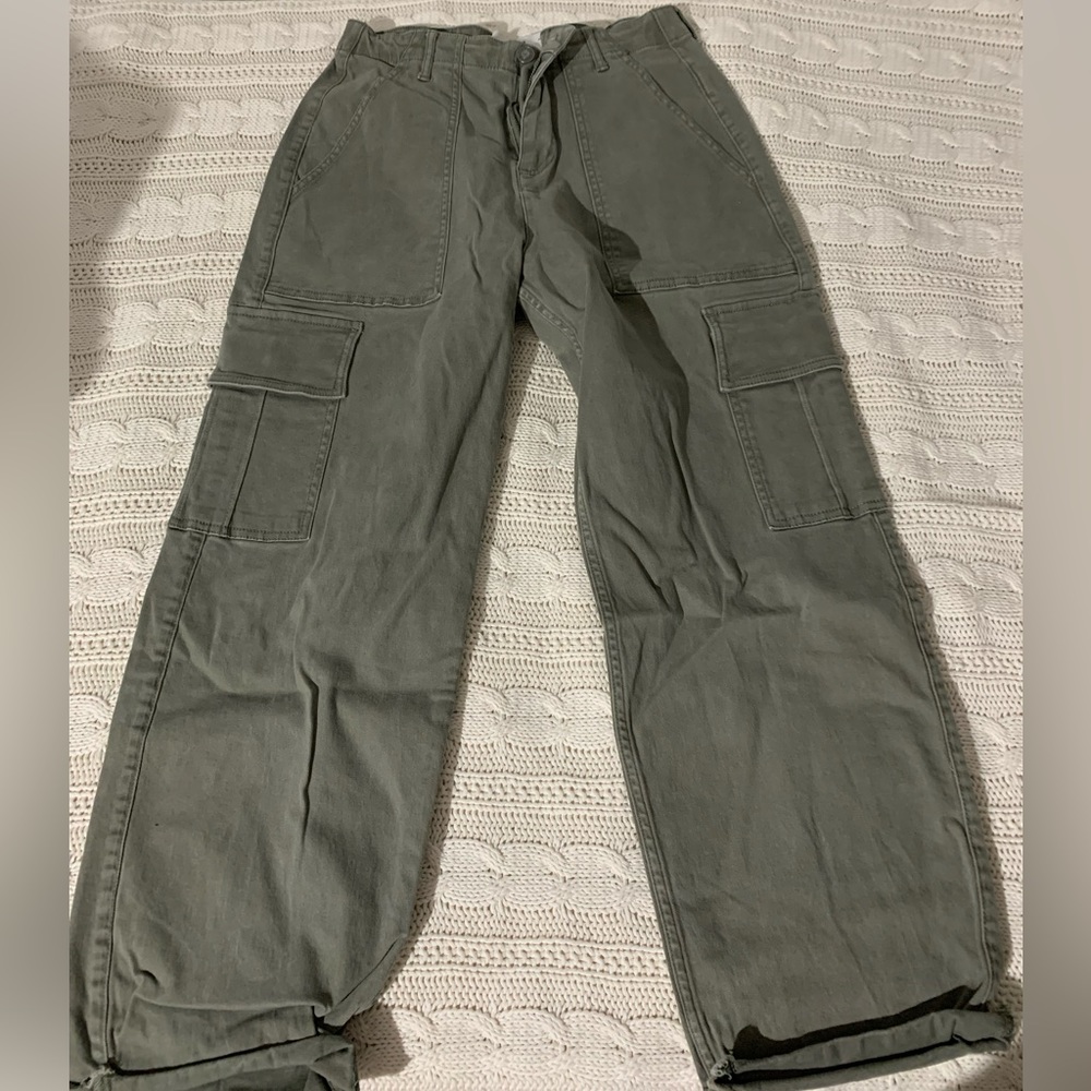 Hollister cargos